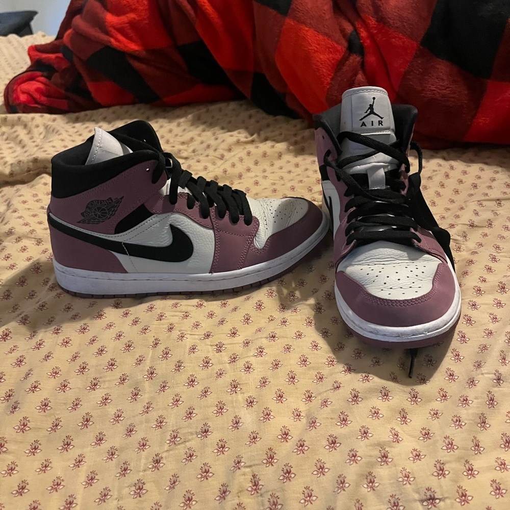Nike Air Jordan Mid Sneakers in Mauve and Black